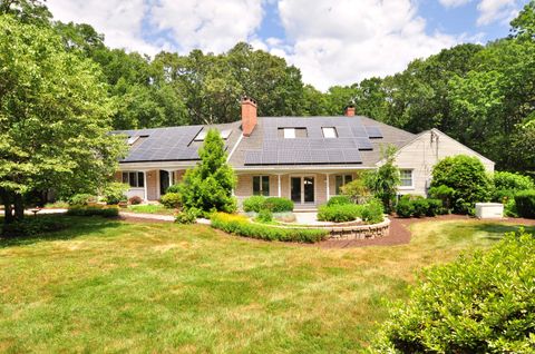 Photo of 130 Red Oak Hill Road, Farmington, CT 06032 (MLS # 24109245)