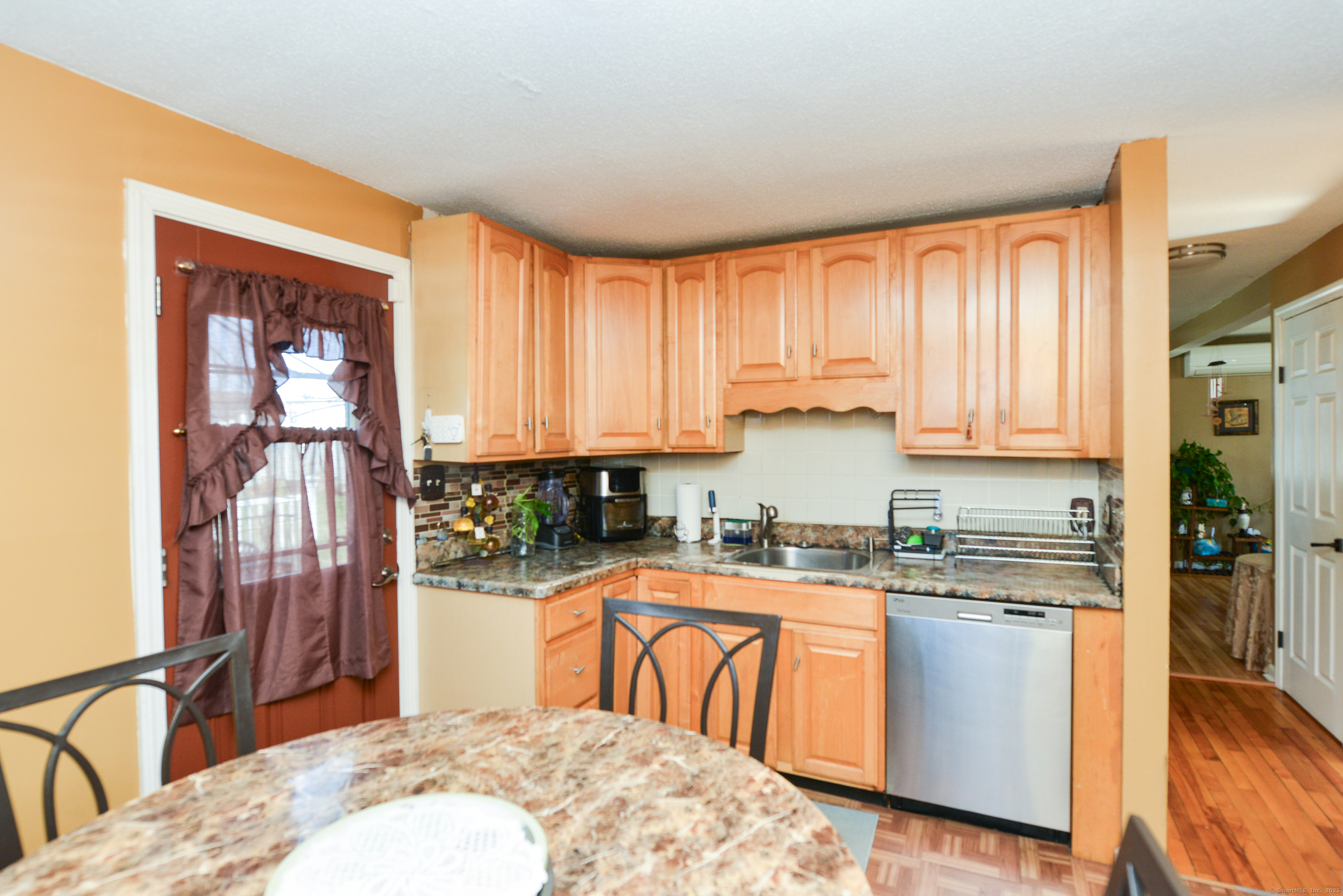 61 Kenyon Circle, New Britain, Connecticut image 8