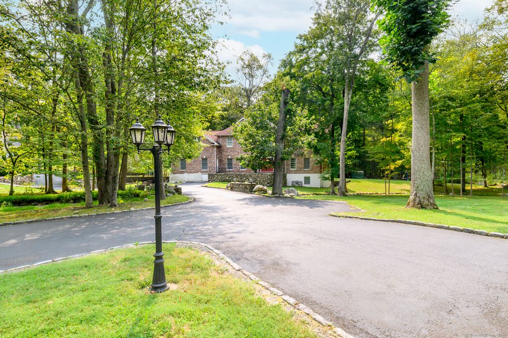 Photo of 185 Interlaken Road, Stamford, CT 06903 (MLS # 24124440)