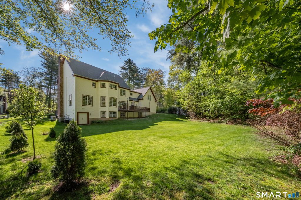 Photo of 60 Oak Ridge Drive, Avon, CT 06001 (MLS # 24174359)