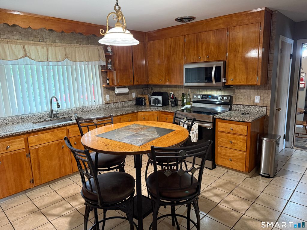 Photo of 117 Courtland Avenue, Waterbury, CT 06705 (MLS # 24167270)