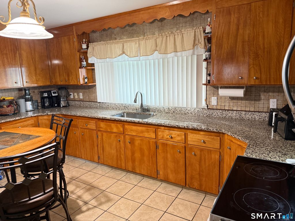 Photo of 117 Courtland Avenue, Waterbury, CT 06705 (MLS # 24167270)