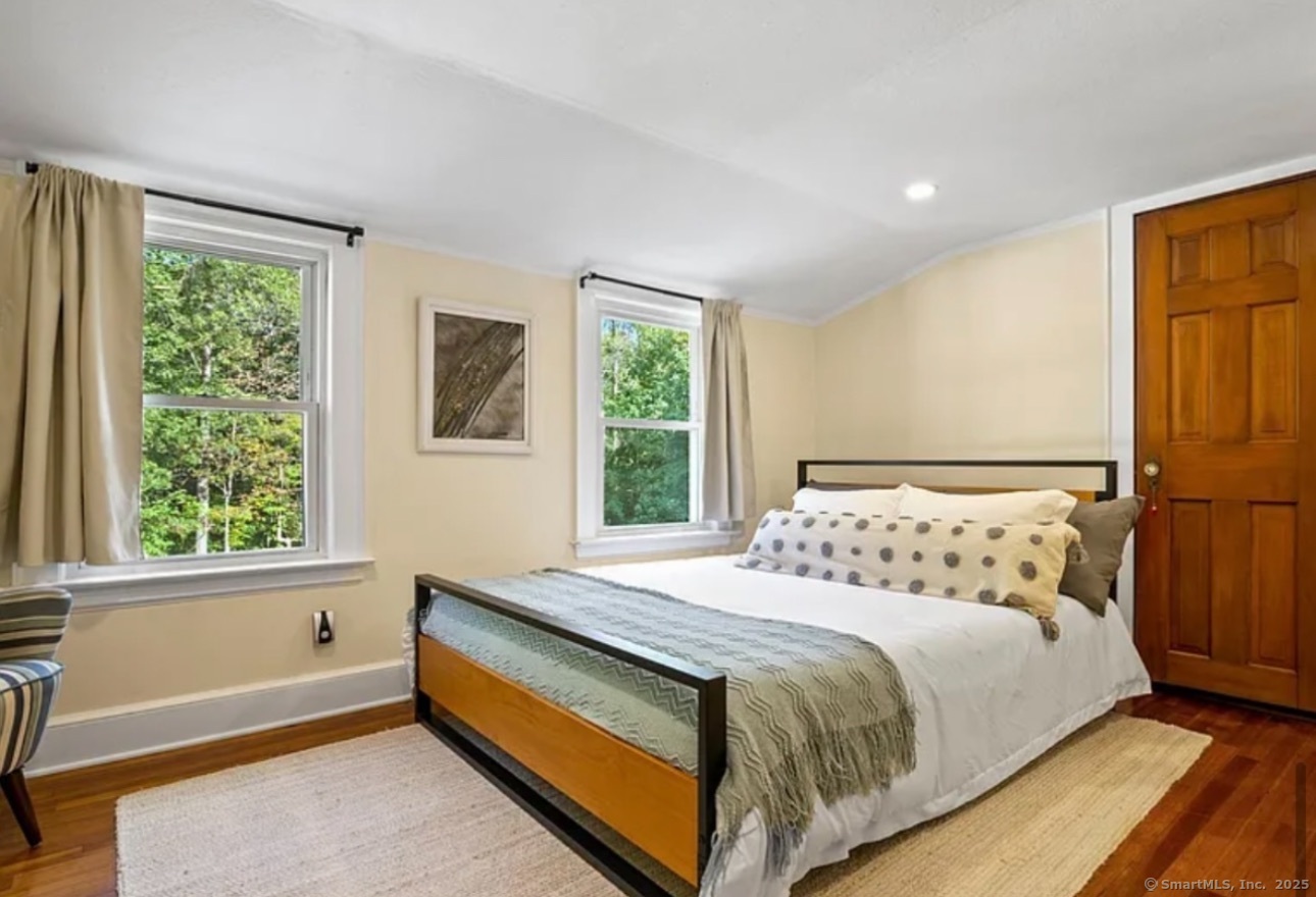 Guilford, Connecticut 06437, United States, 3 Bedrooms Bedrooms, ,2 BathroomsBathrooms,Residential,Active,168106