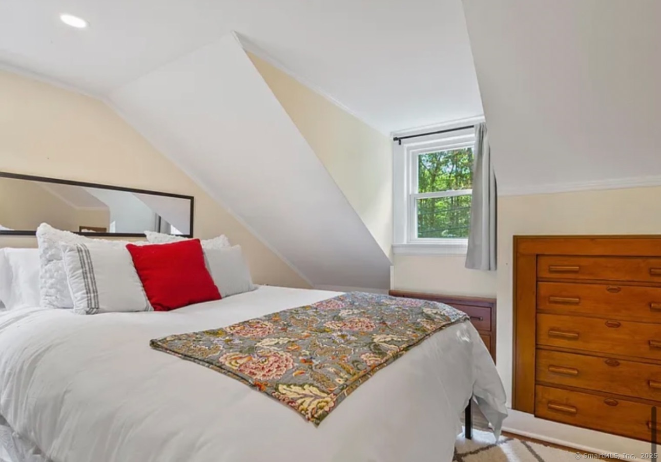 Guilford, Connecticut 06437, United States, 3 Bedrooms Bedrooms, ,2 BathroomsBathrooms,Residential,Active,168106