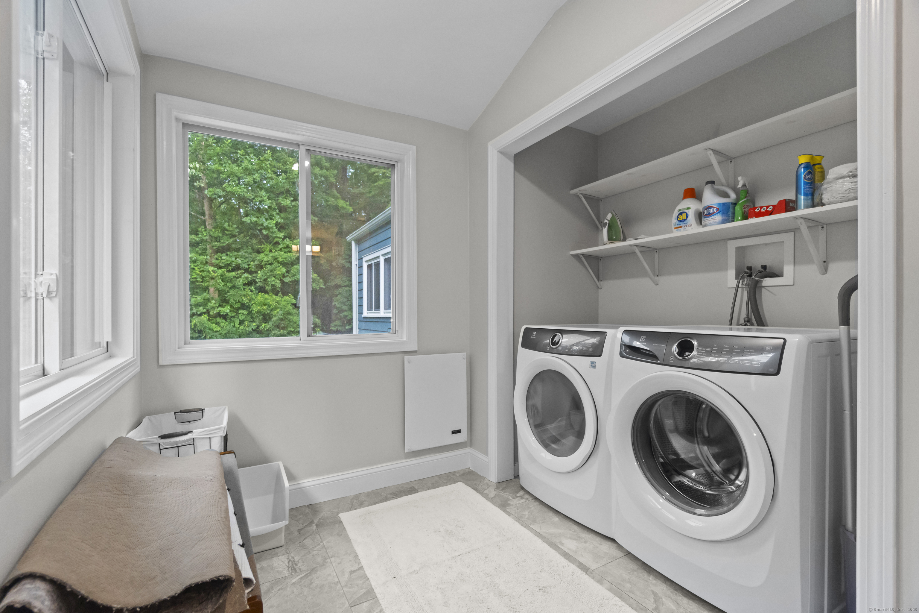 Guilford, Connecticut 06437, United States, 3 Bedrooms Bedrooms, ,2 BathroomsBathrooms,Residential,Active,168106