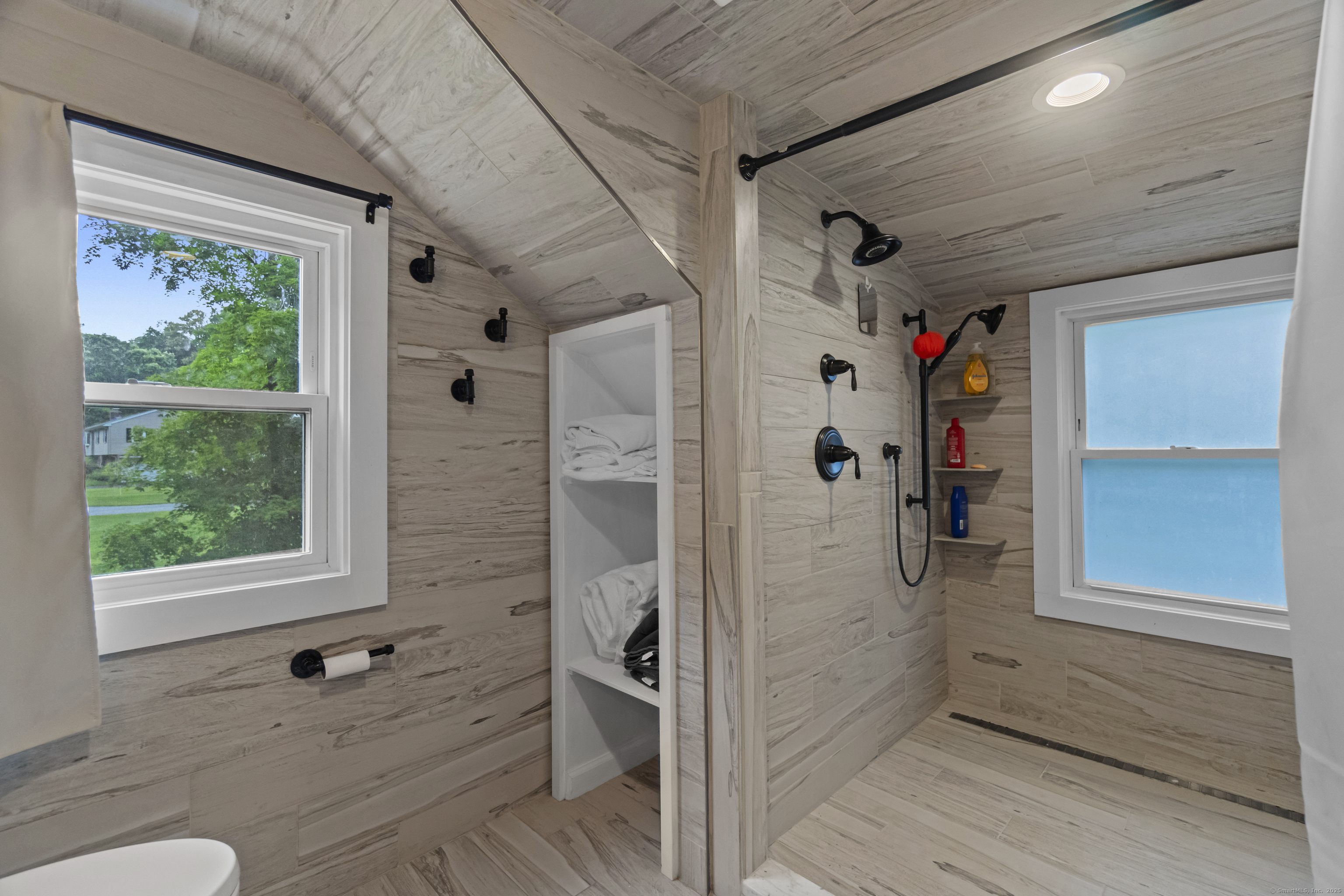 Guilford, Connecticut 06437, United States, 3 Bedrooms Bedrooms, ,2 BathroomsBathrooms,Residential,Active,168106