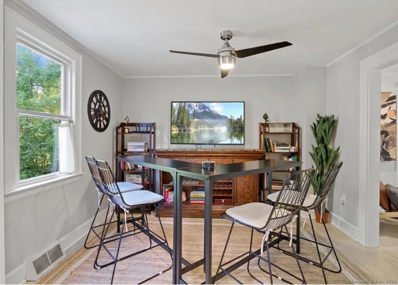 Guilford, Connecticut 06437, United States, 3 Bedrooms Bedrooms, ,2 BathroomsBathrooms,Residential,Active,168106