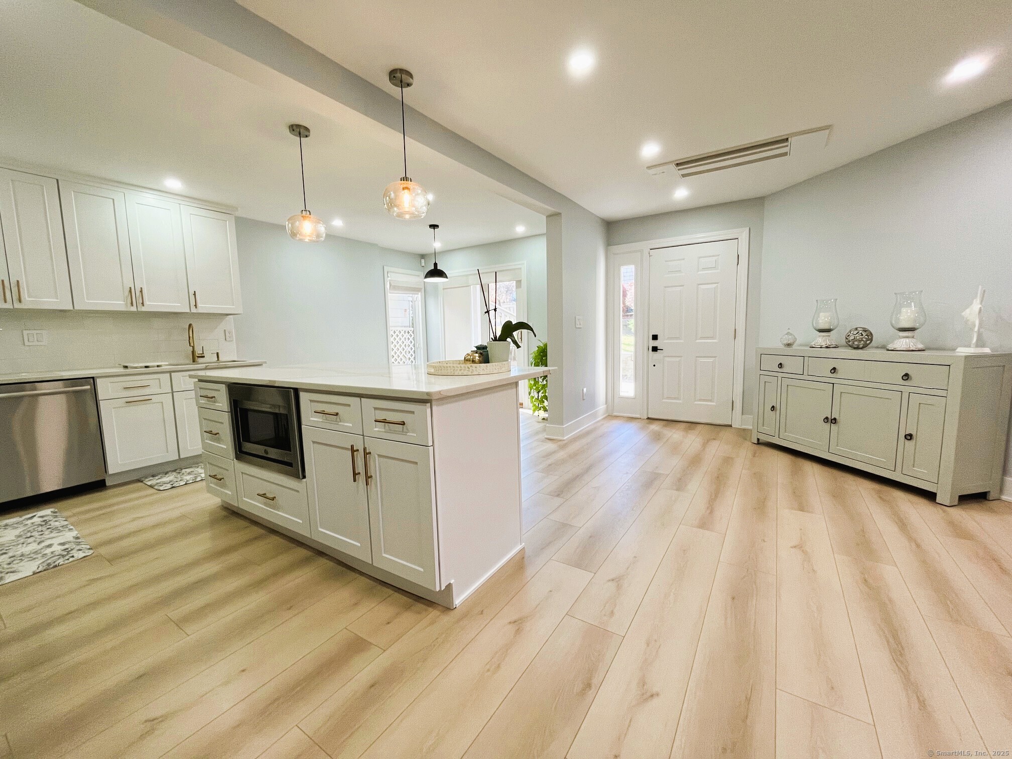 12 Boulevard Drive 32-174