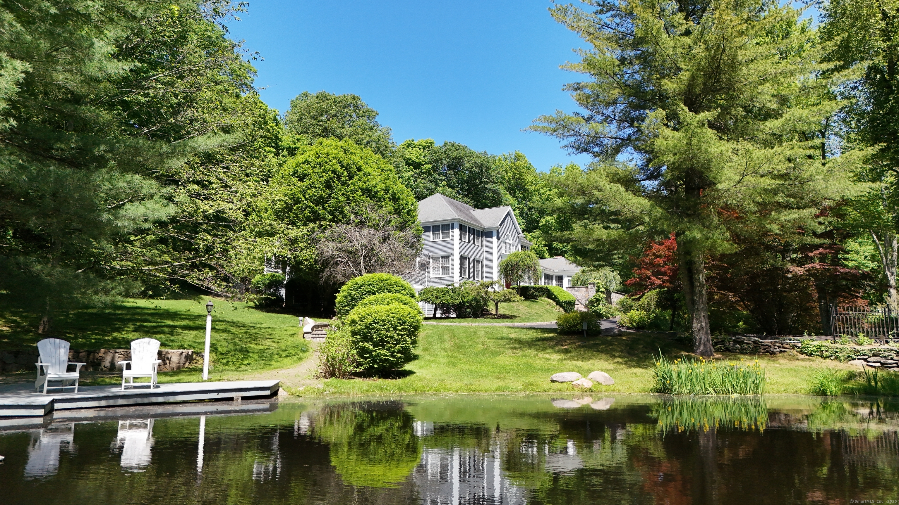 Hollow Oak Road, Woodbridge, Connecticut - 4 Bedrooms  
6.5 Bathrooms  
12 Rooms - 