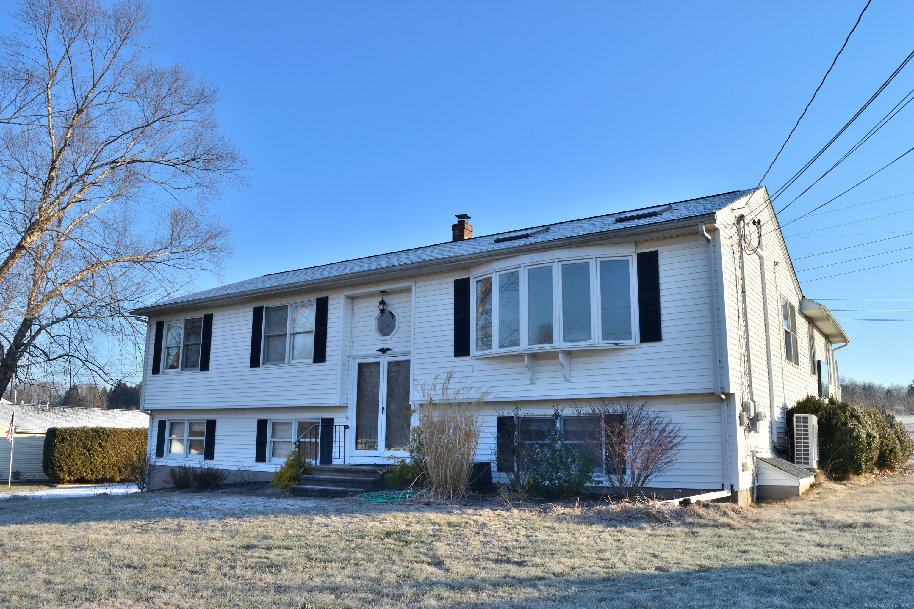 Rental Property at 60 Hansen Farm Road, North Haven, Connecticut - Bedrooms: 3 
Bathrooms: 2 
Rooms: 6  - $3,600 MO.