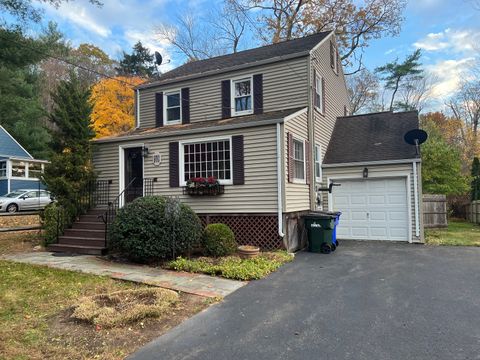 Photo of 18 Sunset Trail, Avon, CT 06001 (MLS # 24137874)