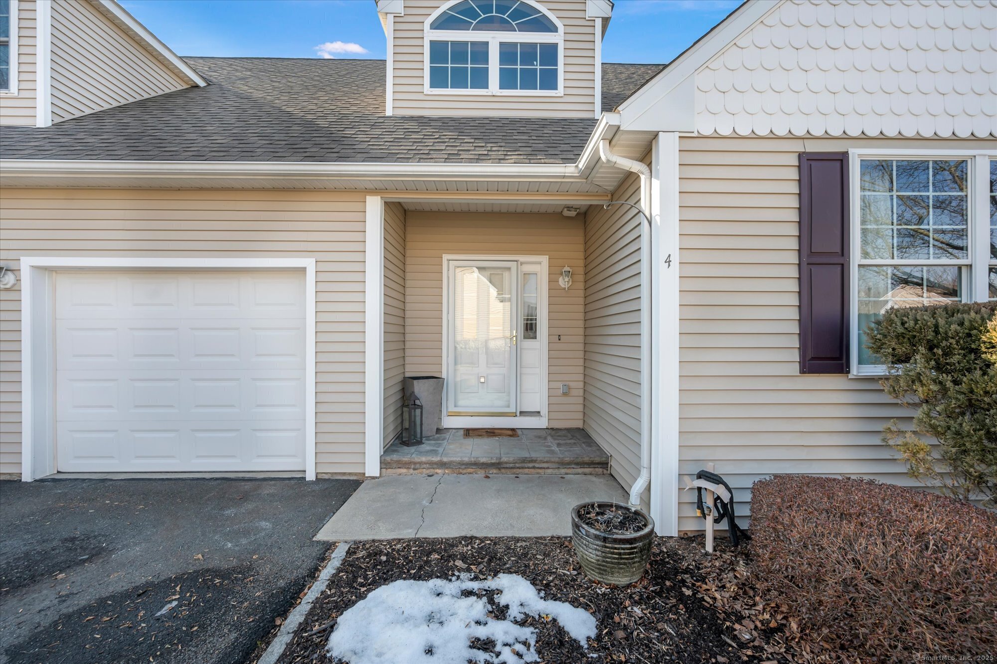 4 Pond View Circle #4, North Haven, Connecticut image 2