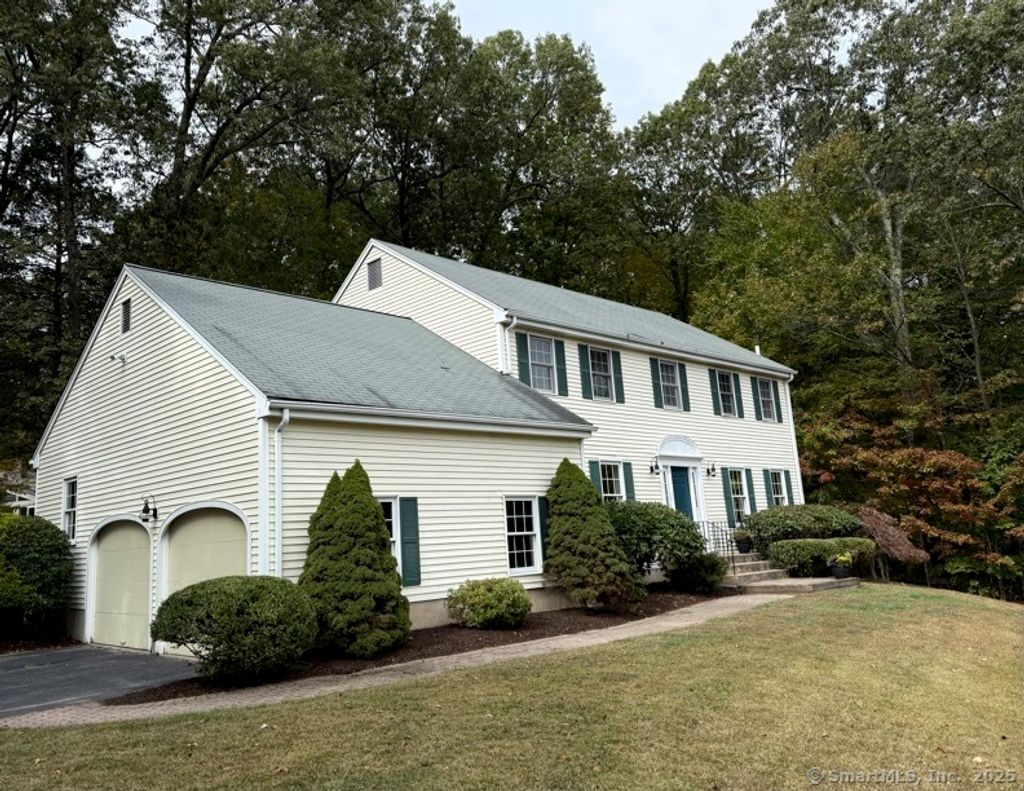 Photo of 36 Surrey Lane, Avon, CT 06001 (MLS # 24129882)