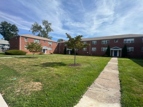 Tiny photo for 20 Clermont St Avenue #Apt 4, Hartford, CT 06106 (MLS # 24147945)