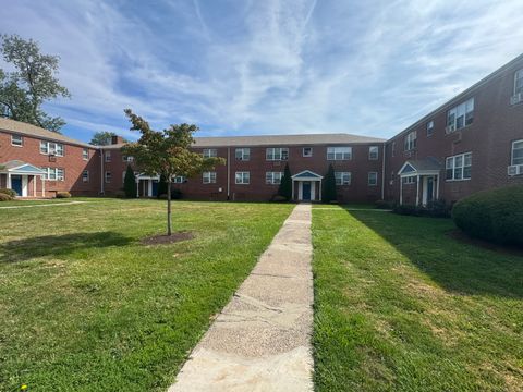 Tiny photo for 20 Clermont St Avenue #Apt 4, Hartford, CT 06106 (MLS # 24147945)