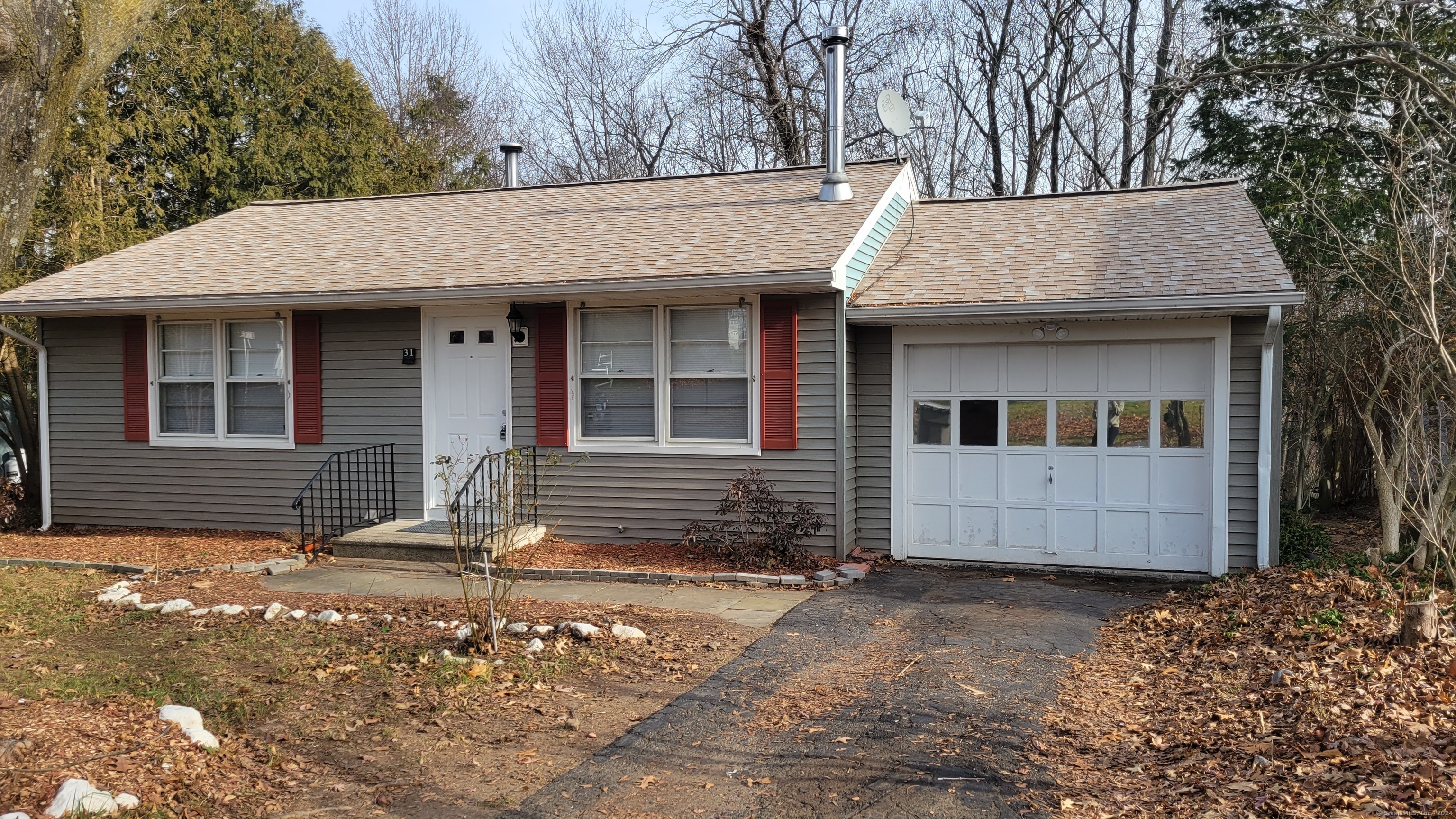 31 Carriage Drive, Naugatuck, Connecticut - 2 Bedrooms  
1 Bathrooms  
5 Rooms - 