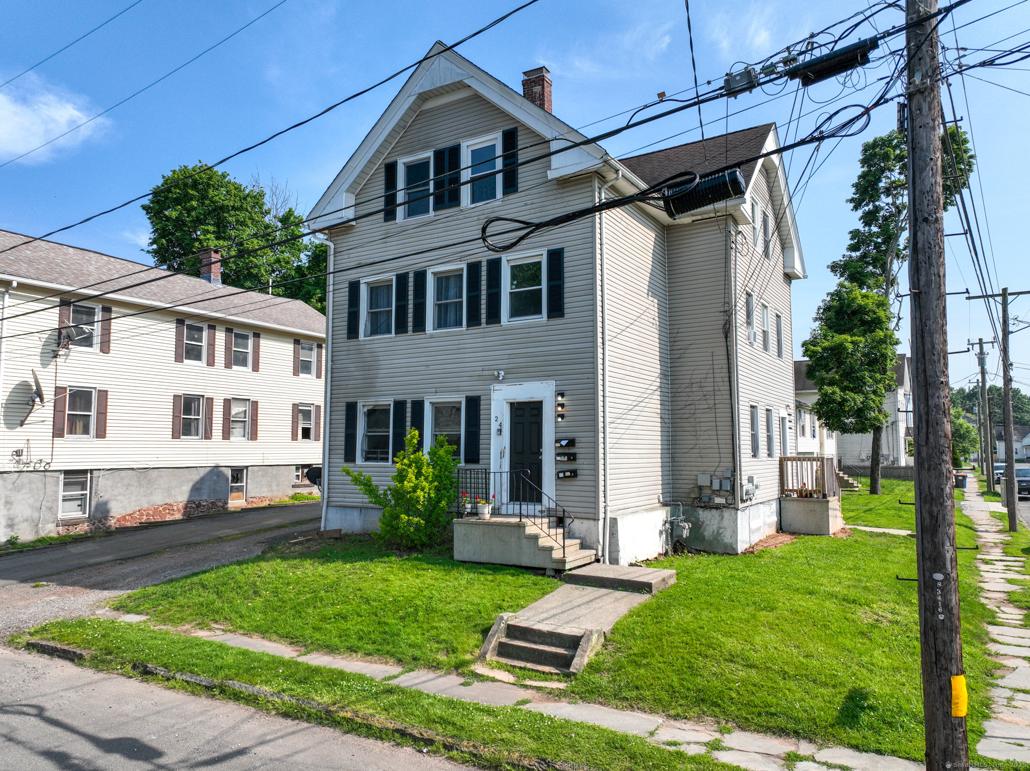 Property for Sale at North Street, Meriden, Connecticut - Bedrooms: 6 
Bathrooms: 3 
Rooms: 15  - $449,900