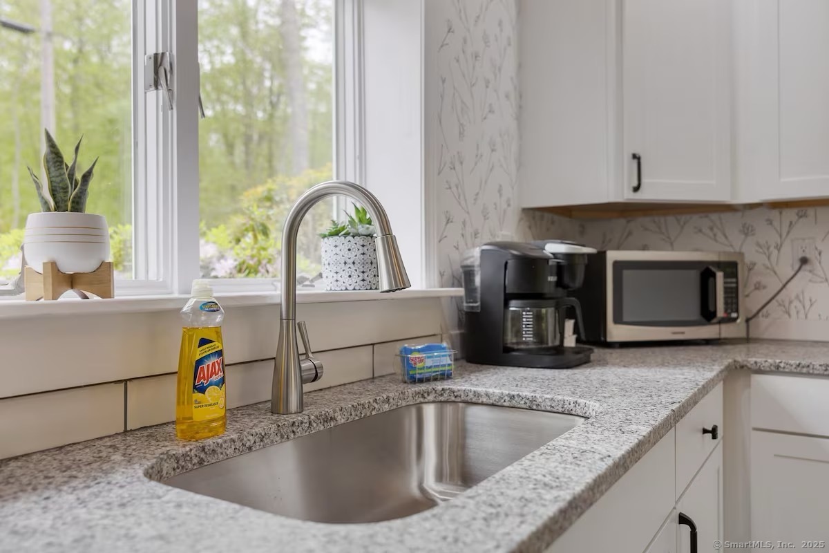 East Haddam, Connecticut 06415, United States, 3 Bedrooms Bedrooms, ,2 BathroomsBathrooms,Residential,Active,150673