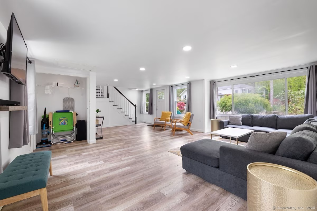 East Haddam, Connecticut 06415, United States, 3 Bedrooms Bedrooms, ,2 BathroomsBathrooms,Residential,Active,150673