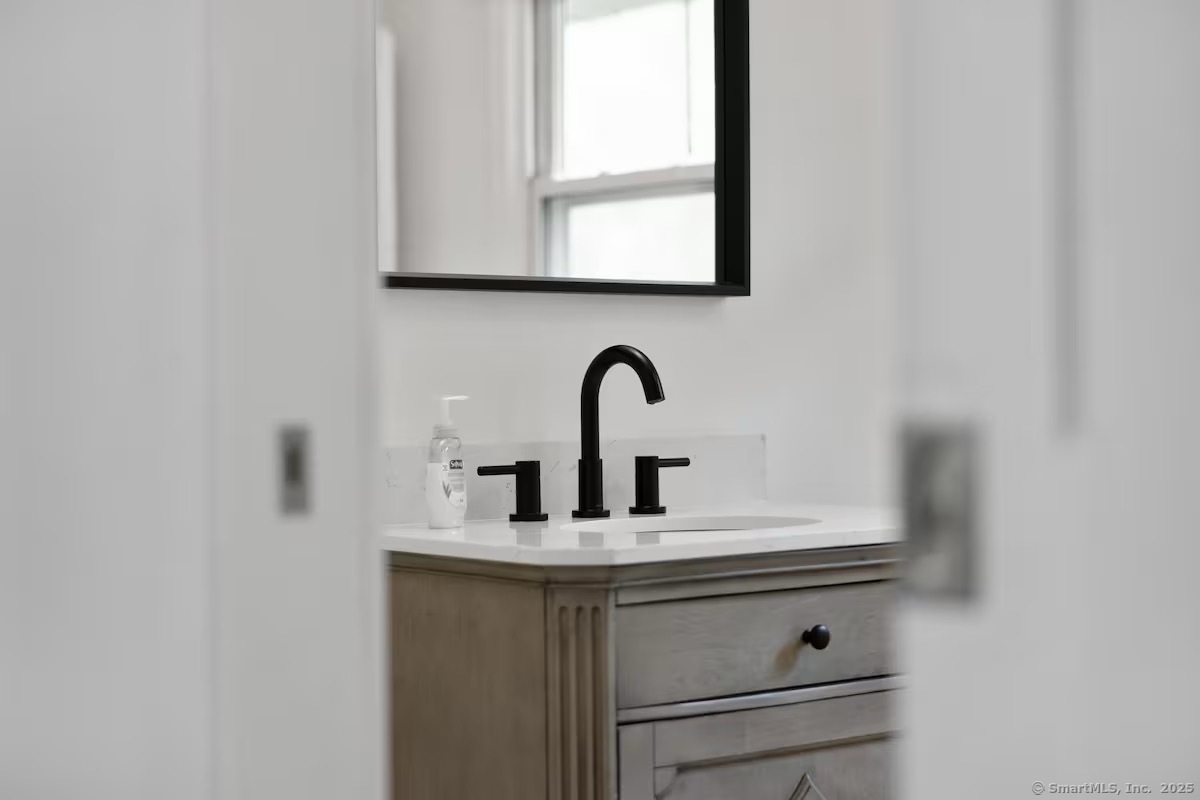 East Haddam, Connecticut 06415, United States, 3 Bedrooms Bedrooms, ,2 BathroomsBathrooms,Residential,Active,150673