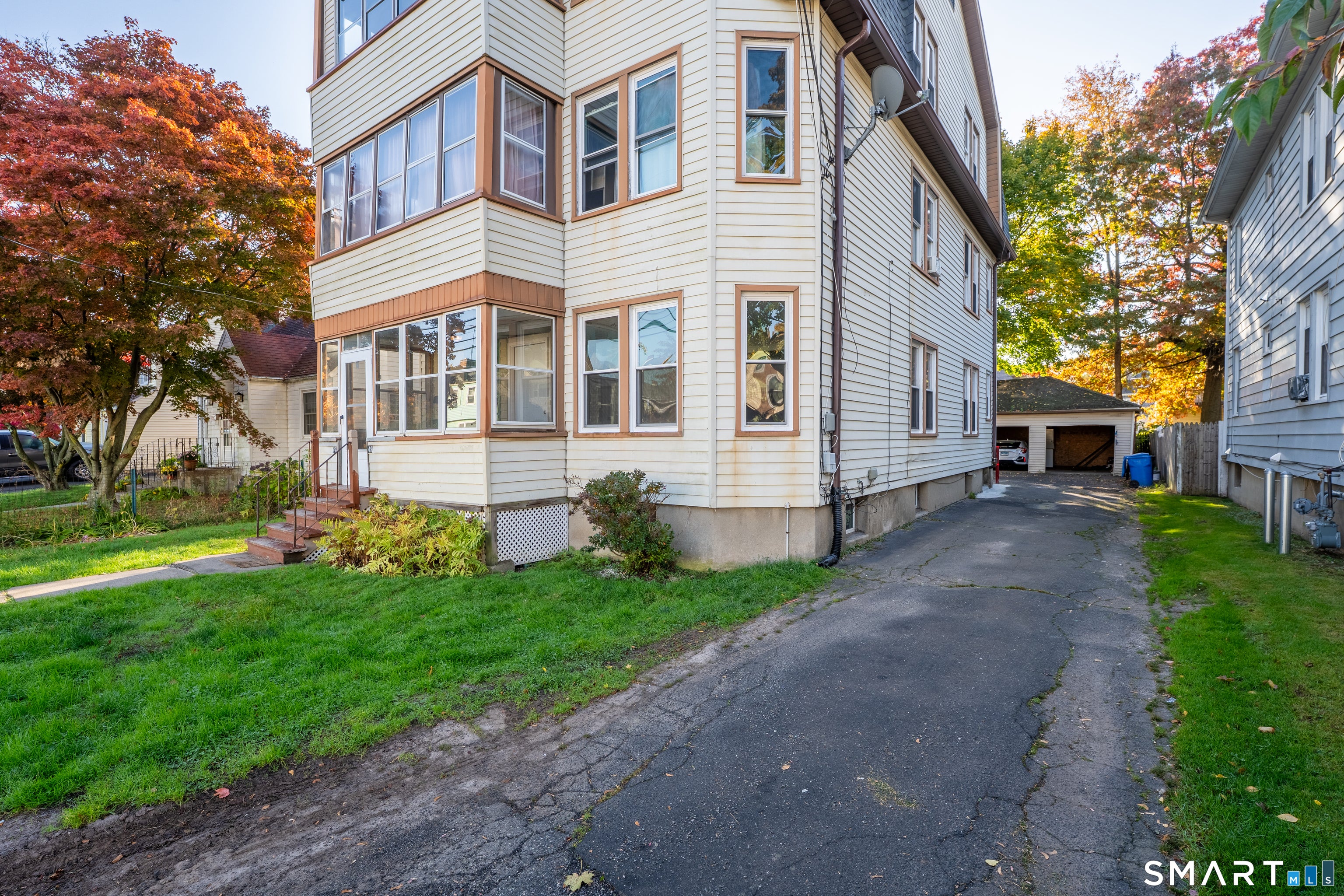 47-49 Roxbury Street 1st Floor