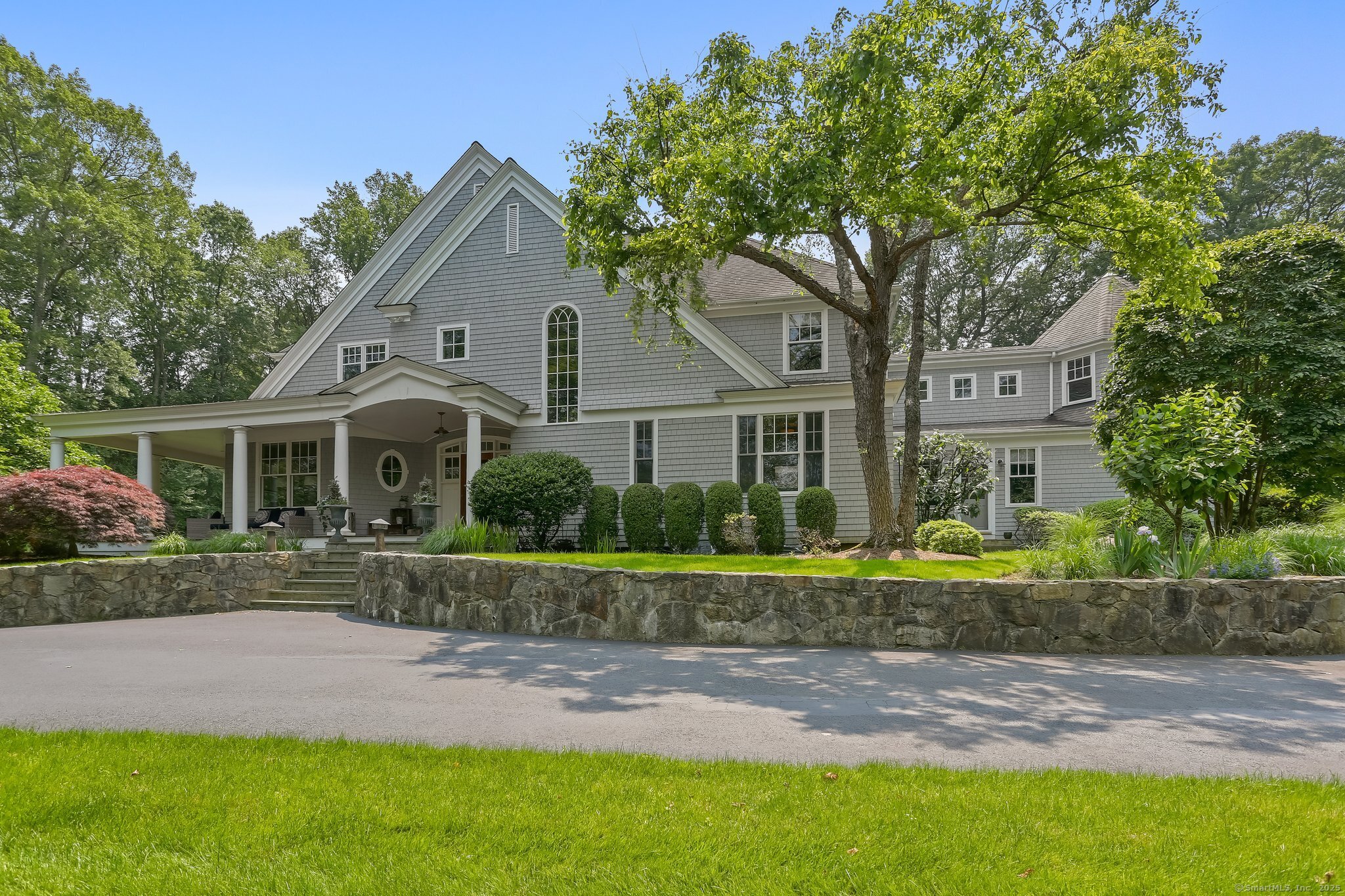 Winthrop Hills, Weston, Connecticut - 5 Bedrooms  
5.5 Bathrooms  
11 Rooms - 