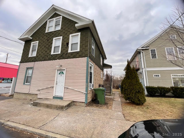 S Colony Street, Wallingford, Connecticut - 3 Bedrooms  
2 Bathrooms  
5 Rooms - 