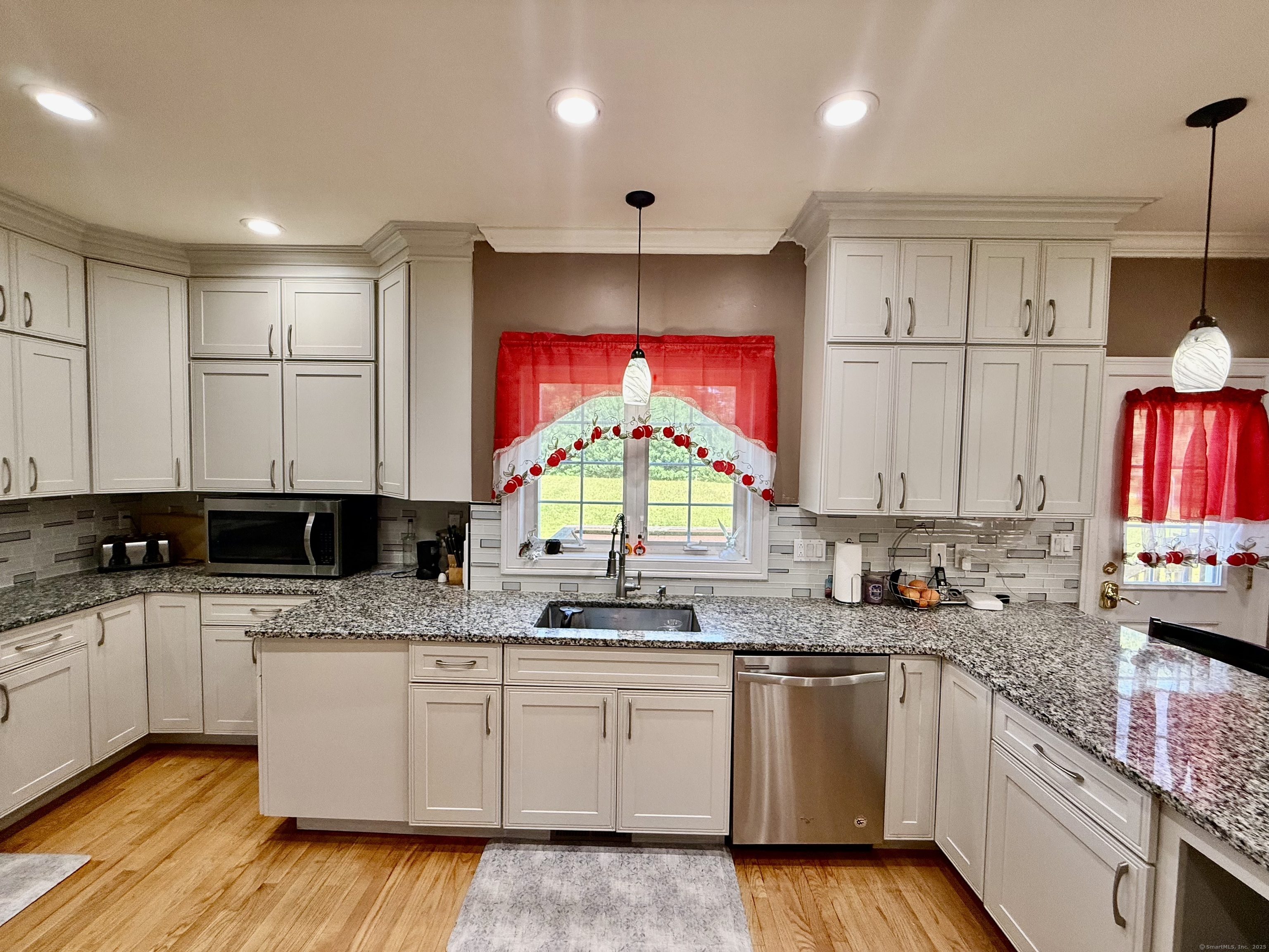 438 Pleasant Valley Road