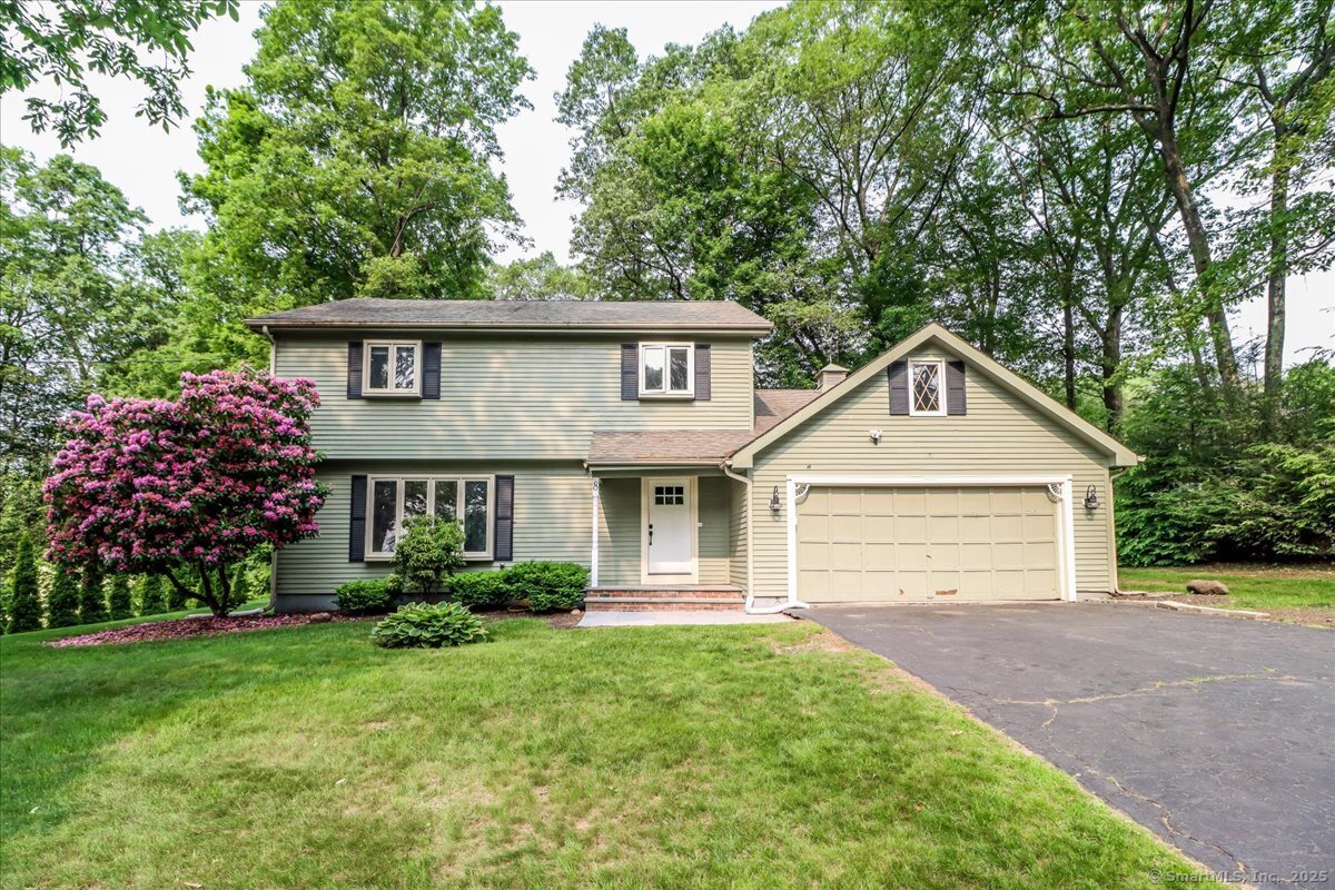 Autumn Lane, Plainville, Connecticut - 4 Bedrooms  
3 Bathrooms  
8 Rooms - 
