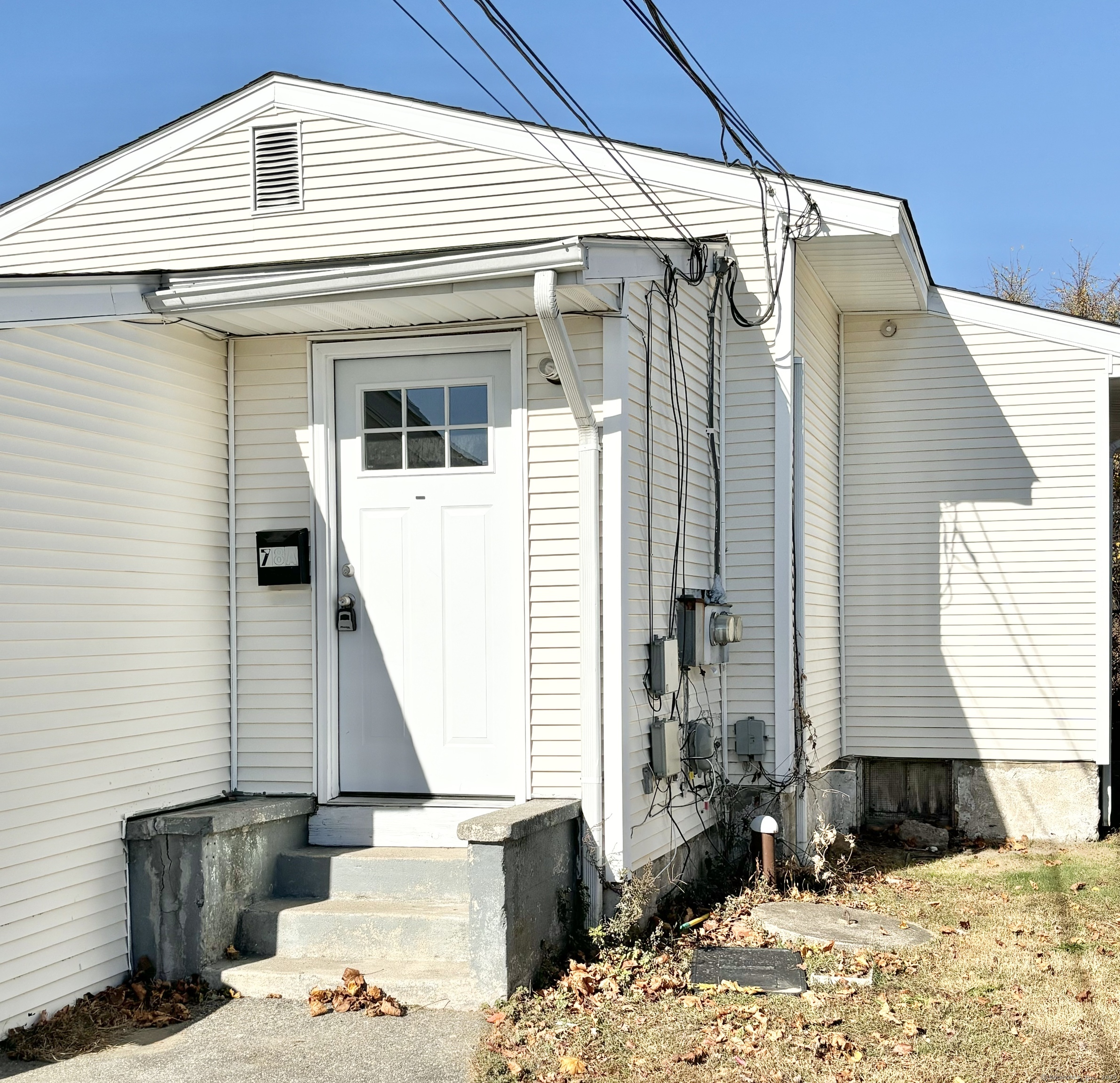 Rental Property at 78 Ledyard Avenue A, Groton, Connecticut - Bedrooms: 2 
Bathrooms: 1 
Rooms: 4  - $1,275 MO.