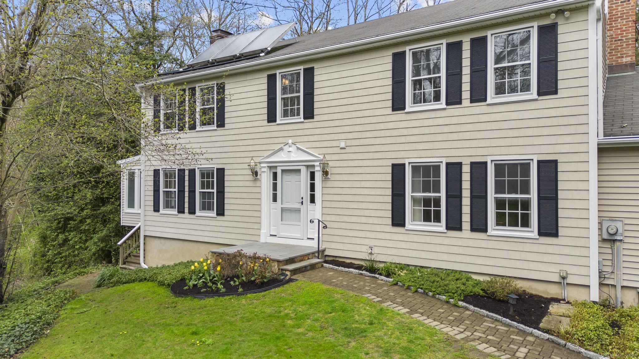 131 Marvin Ridge Road, New Canaan, Connecticut - 4 Bedrooms  
3 Bathrooms  
10 Rooms - 