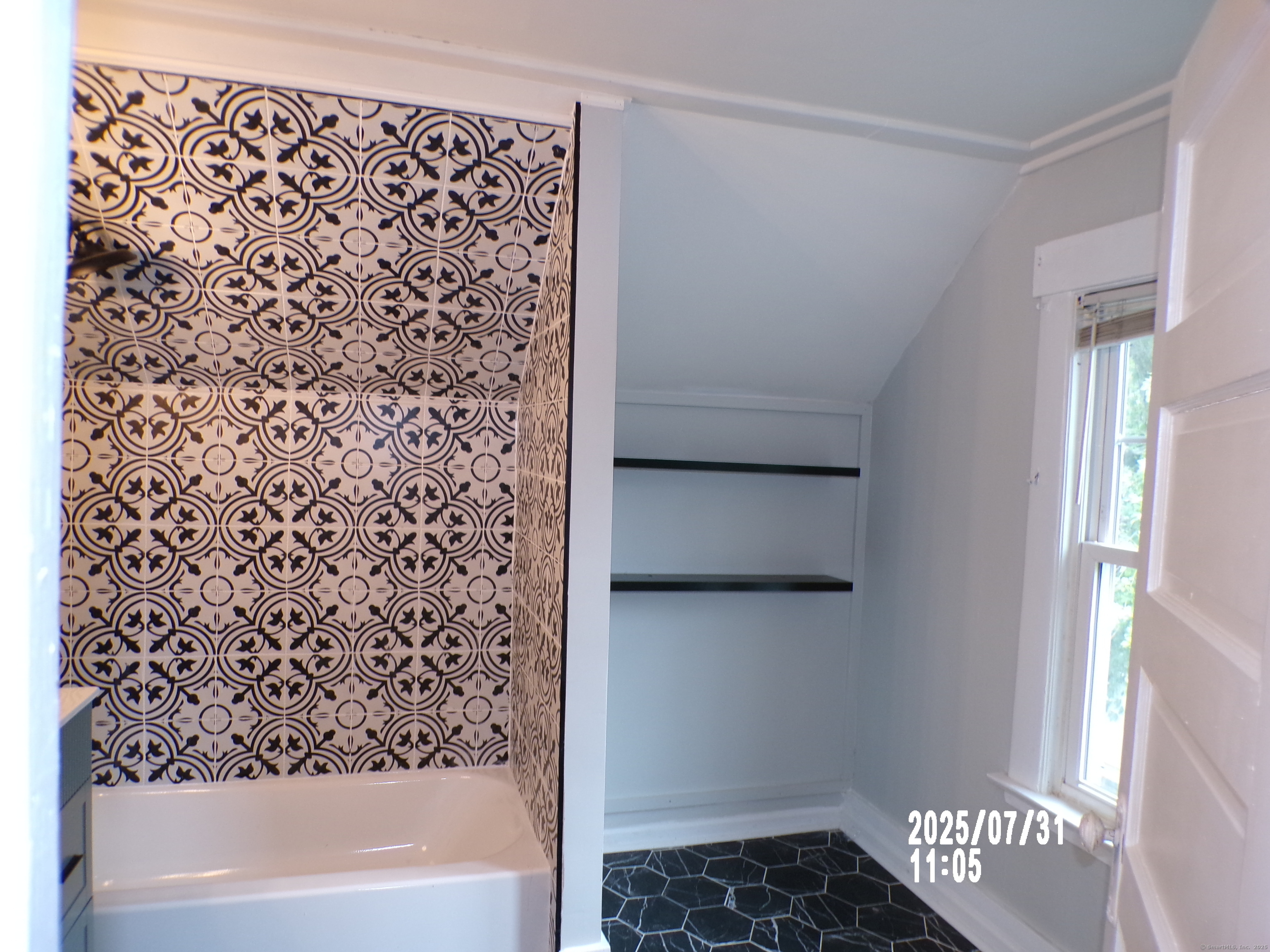 Hamden, Connecticut 06518, United States, 2 Bedrooms Bedrooms, ,1 BathroomBathrooms,Residential,Active,190905