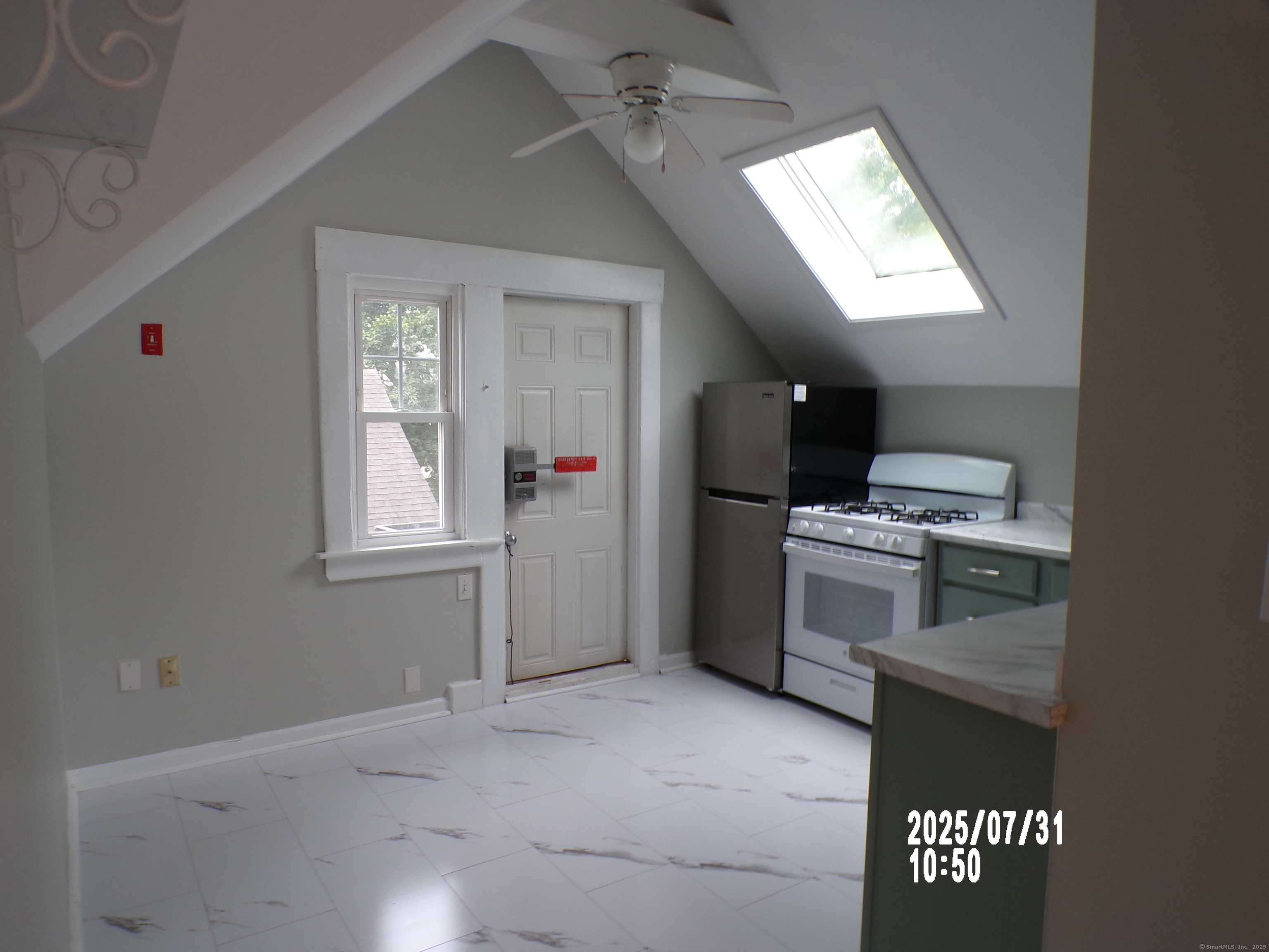 Hamden, Connecticut 06518, United States, 2 Bedrooms Bedrooms, ,1 BathroomBathrooms,Residential,Active,190905