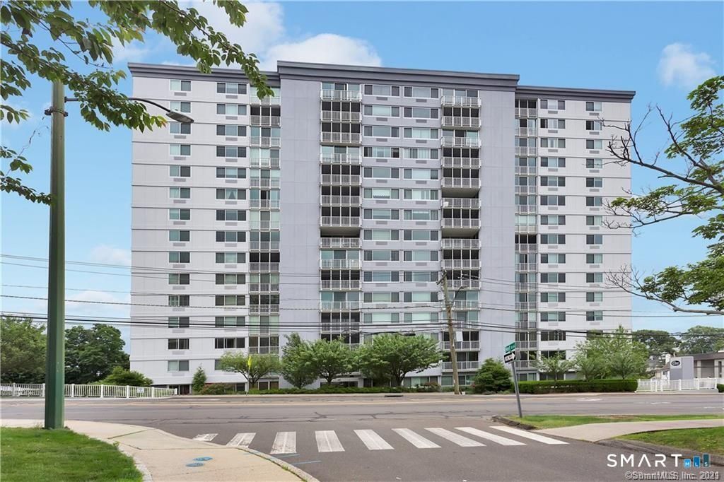 Photo of 1 Strawberry Hill Avenue #APT 3G, Stamford, CT 06902 (MLS # 24160253)