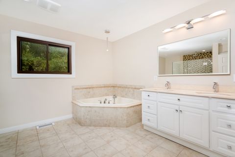 Tiny photo for 4 Pond View Drive #4, Brookfield, CT 06804 (MLS # 24132412)