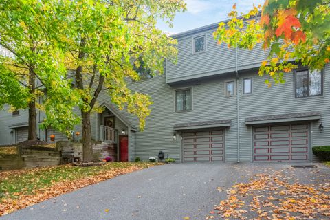 Photo of 4 Pond View Drive #4, Brookfield, CT 06804 (MLS # 24132412)