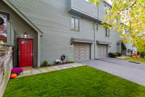 Tiny photo for 4 Pond View Drive #4, Brookfield, CT 06804 (MLS # 24132412)