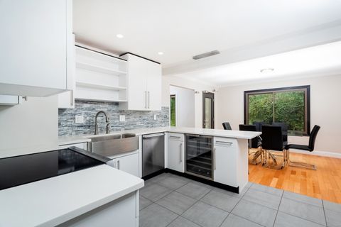 Tiny photo for 4 Pond View Drive #4, Brookfield, CT 06804 (MLS # 24132412)