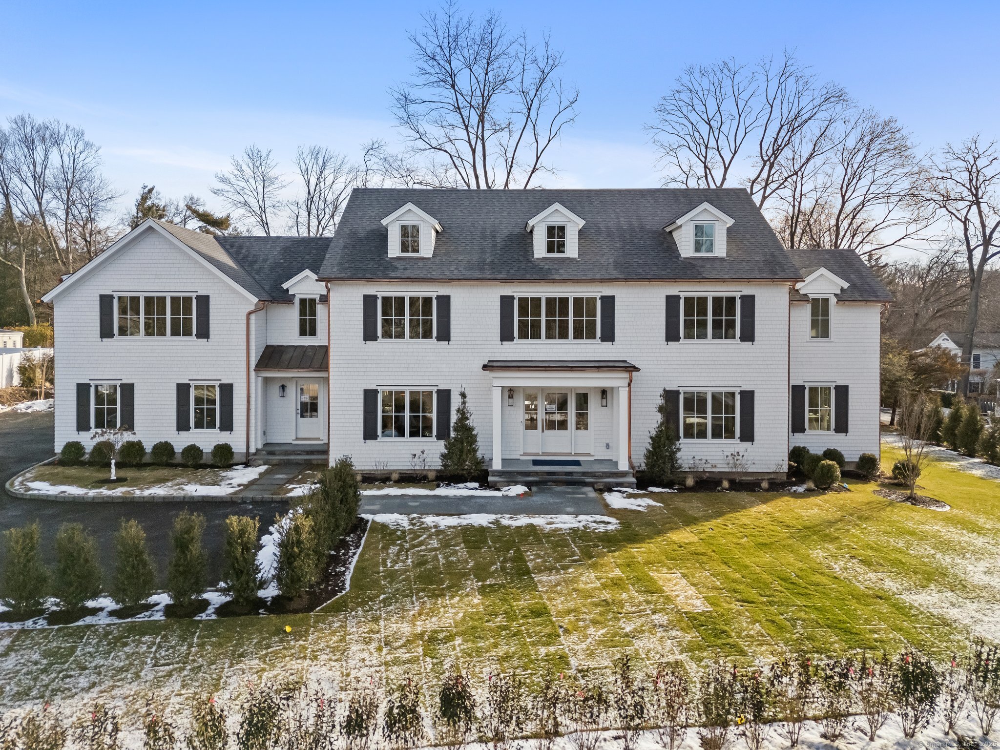 Leroy Avenue, Darien, Connecticut - 6 Bedrooms  
8.5 Bathrooms  
14 Rooms - 