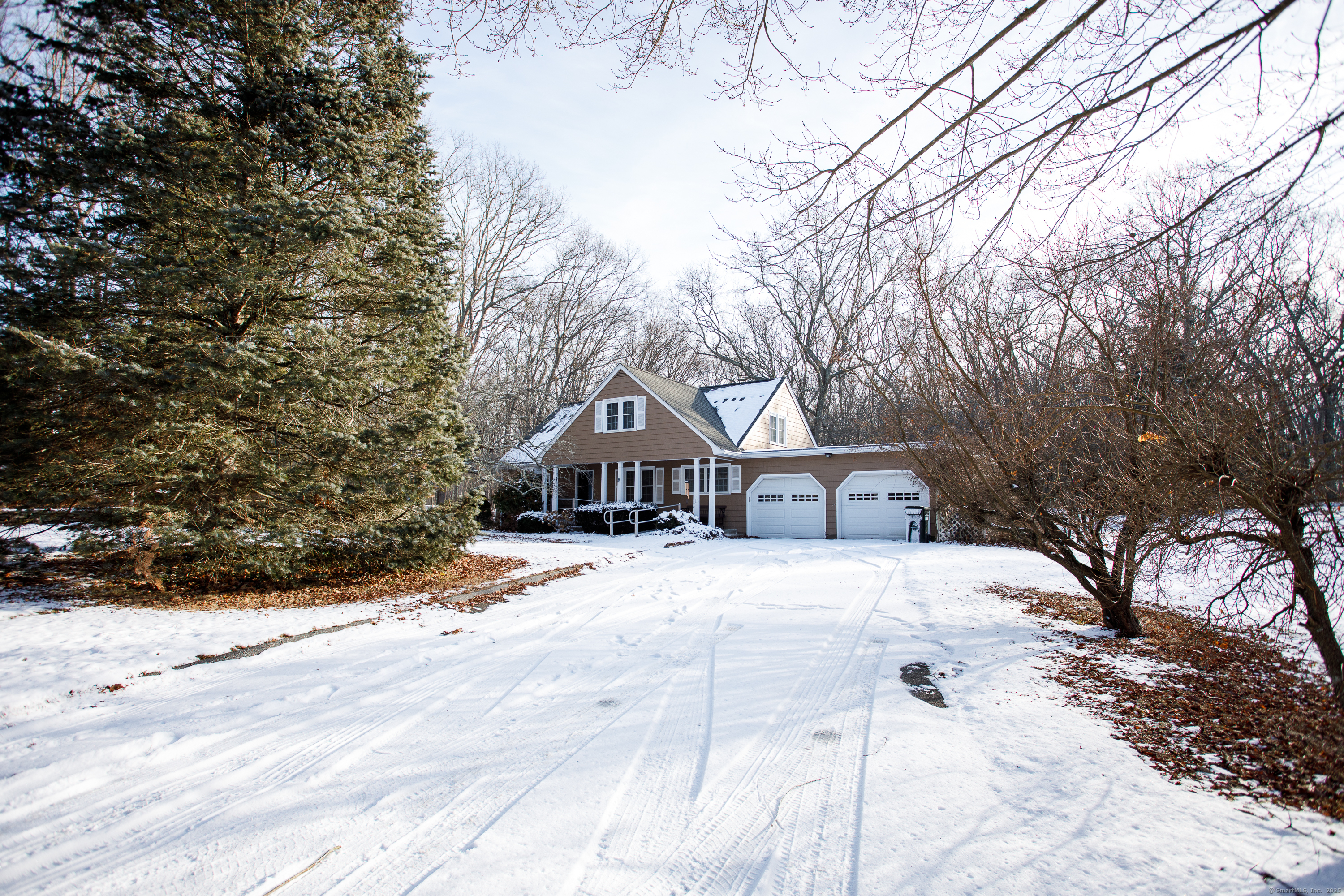 Old Canterbury Turnpike, Norwich, Connecticut - 3 Bedrooms  
2 Bathrooms  
7 Rooms - 