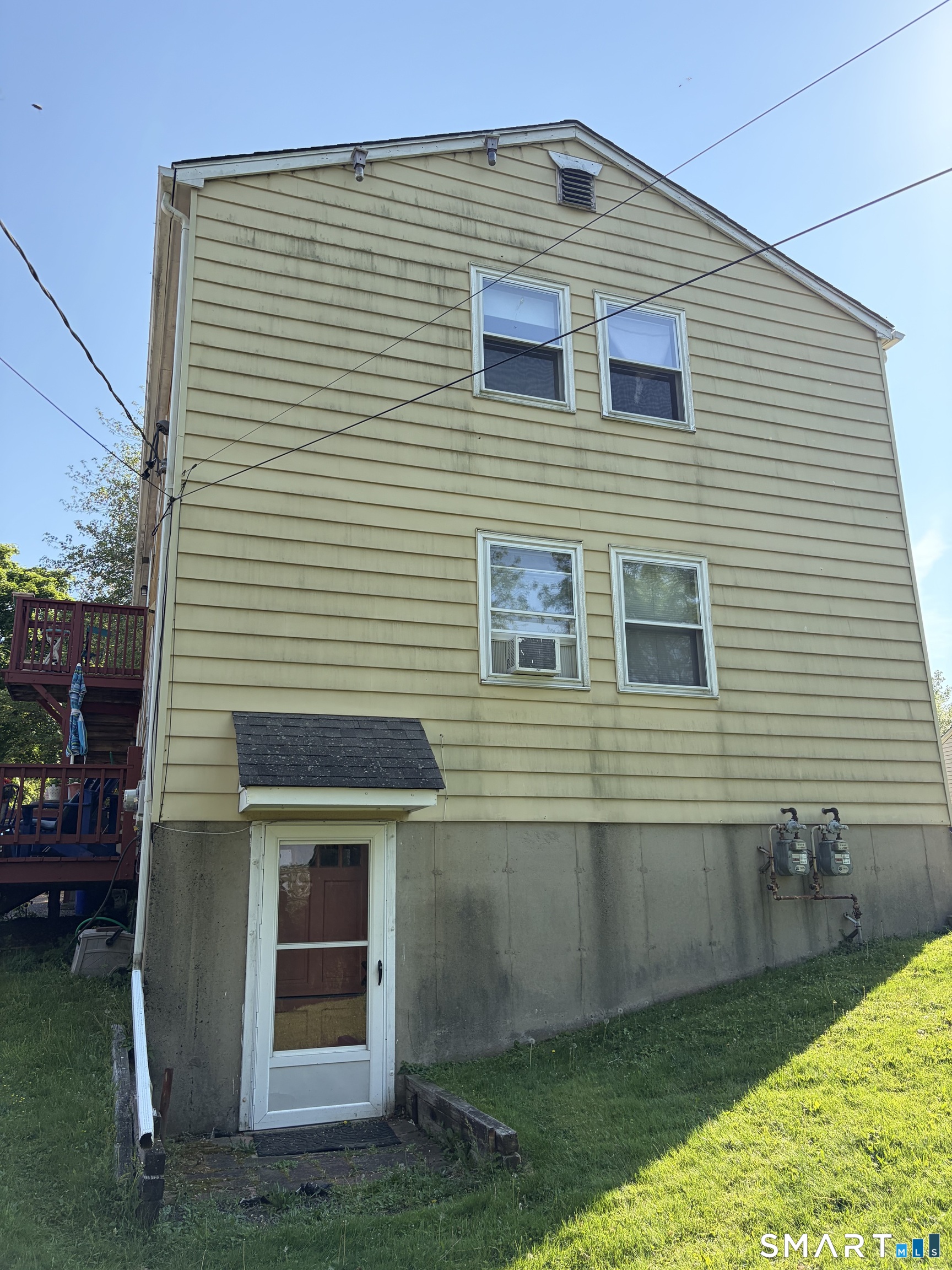 687-689 West Main Street
