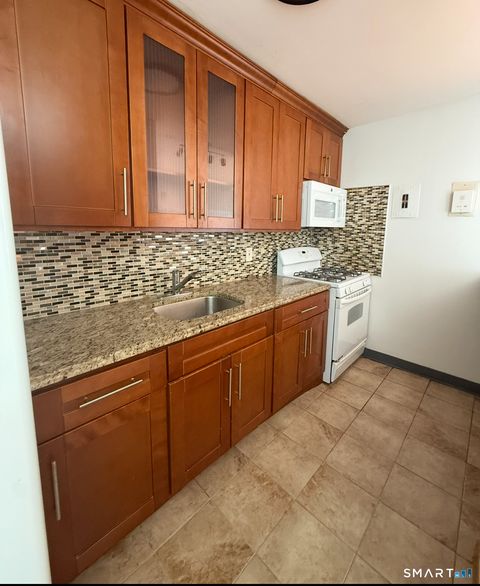 Condo For Rent - 2625 Park Avenue #9C<br/> Bridgeport, CT 06604
