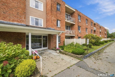 Photo of 65 Westridge Road #D5, New London, CT 06320 (MLS # 24211088)
