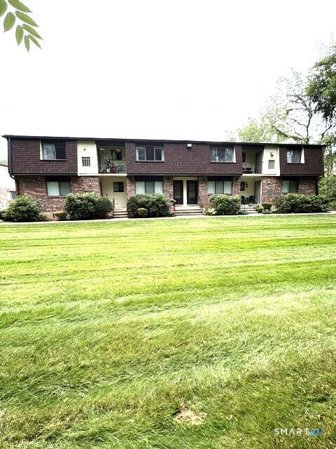 Condo For Sale - 140 Thompson Street #1E<br/> New Haven County, East Haven, CT 06513