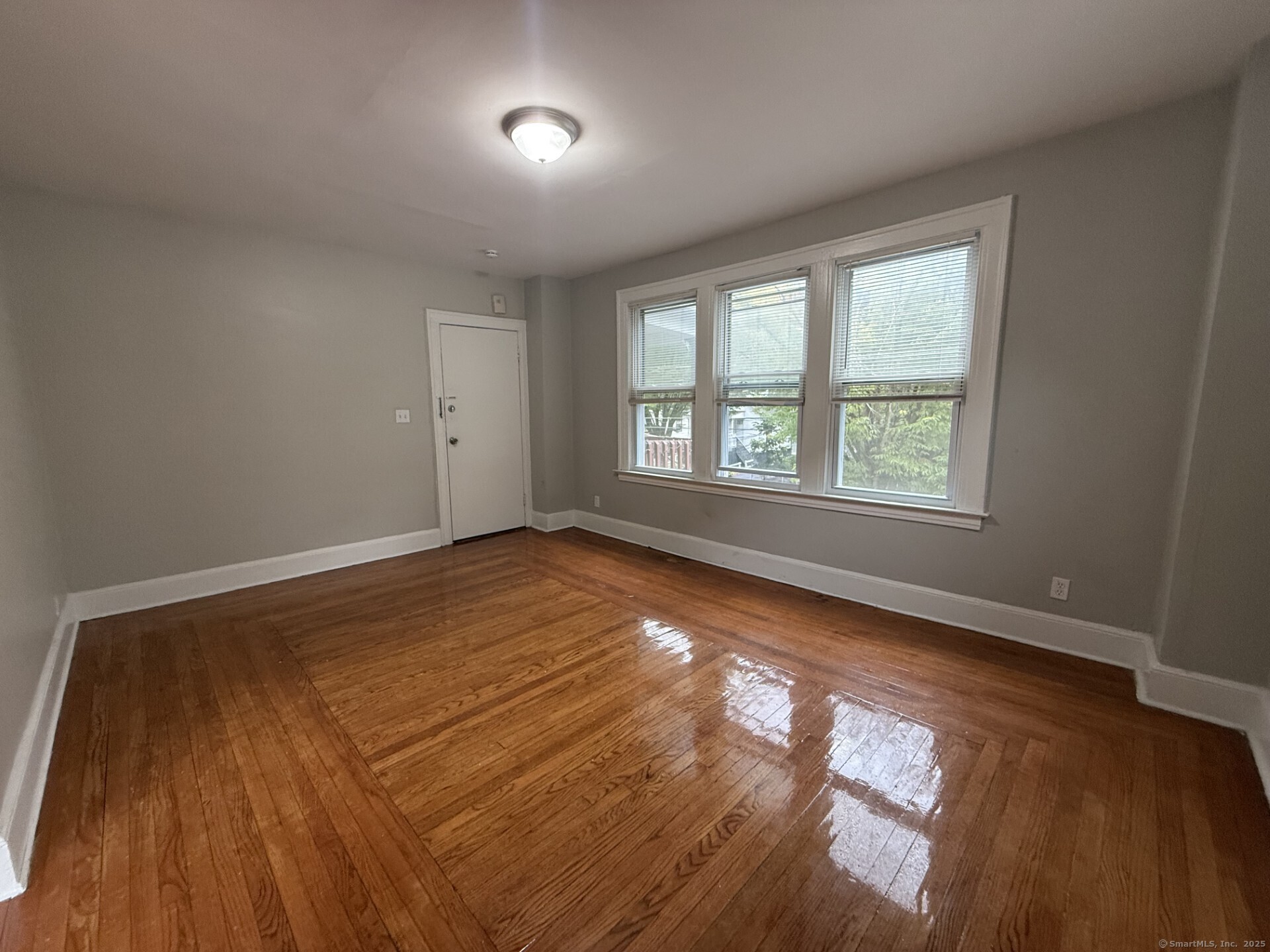 New Haven, Connecticut 06511, United States, 2 Bedrooms Bedrooms, ,1 BathroomBathrooms,Residential,Active,215893