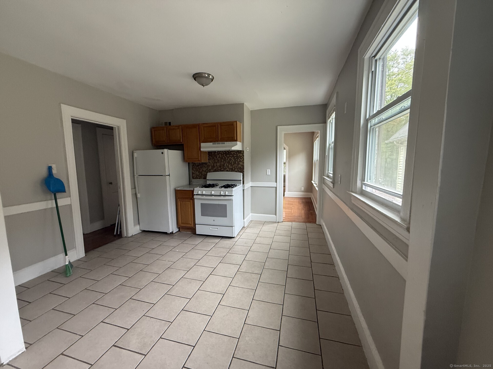 New Haven, Connecticut 06511, United States, 2 Bedrooms Bedrooms, ,1 BathroomBathrooms,Residential,Active,215893