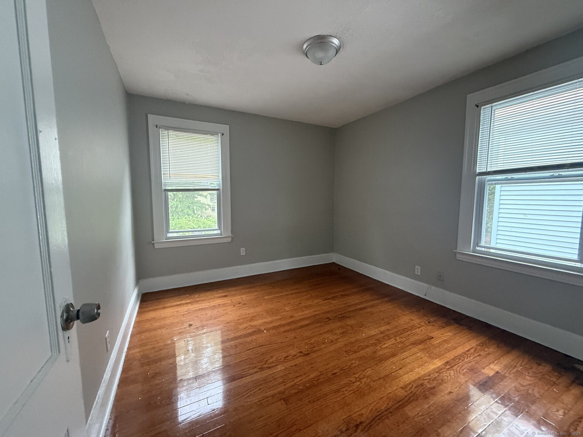 New Haven, Connecticut 06511, United States, 2 Bedrooms Bedrooms, ,1 BathroomBathrooms,Residential,Active,215893