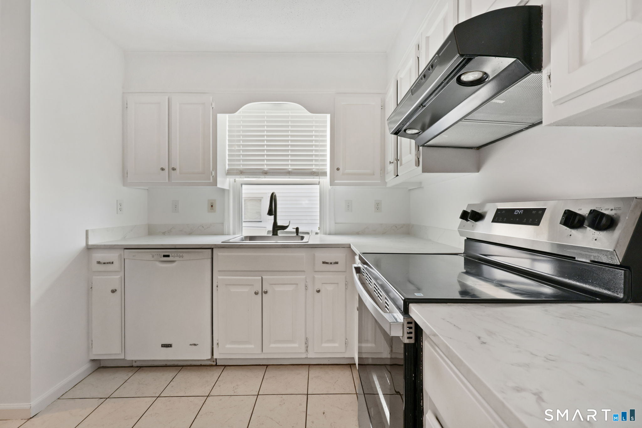 Greenwich, Connecticut 06830, United States, 2 Bedrooms Bedrooms, ,2 BathroomsBathrooms,Residential,Active,255248