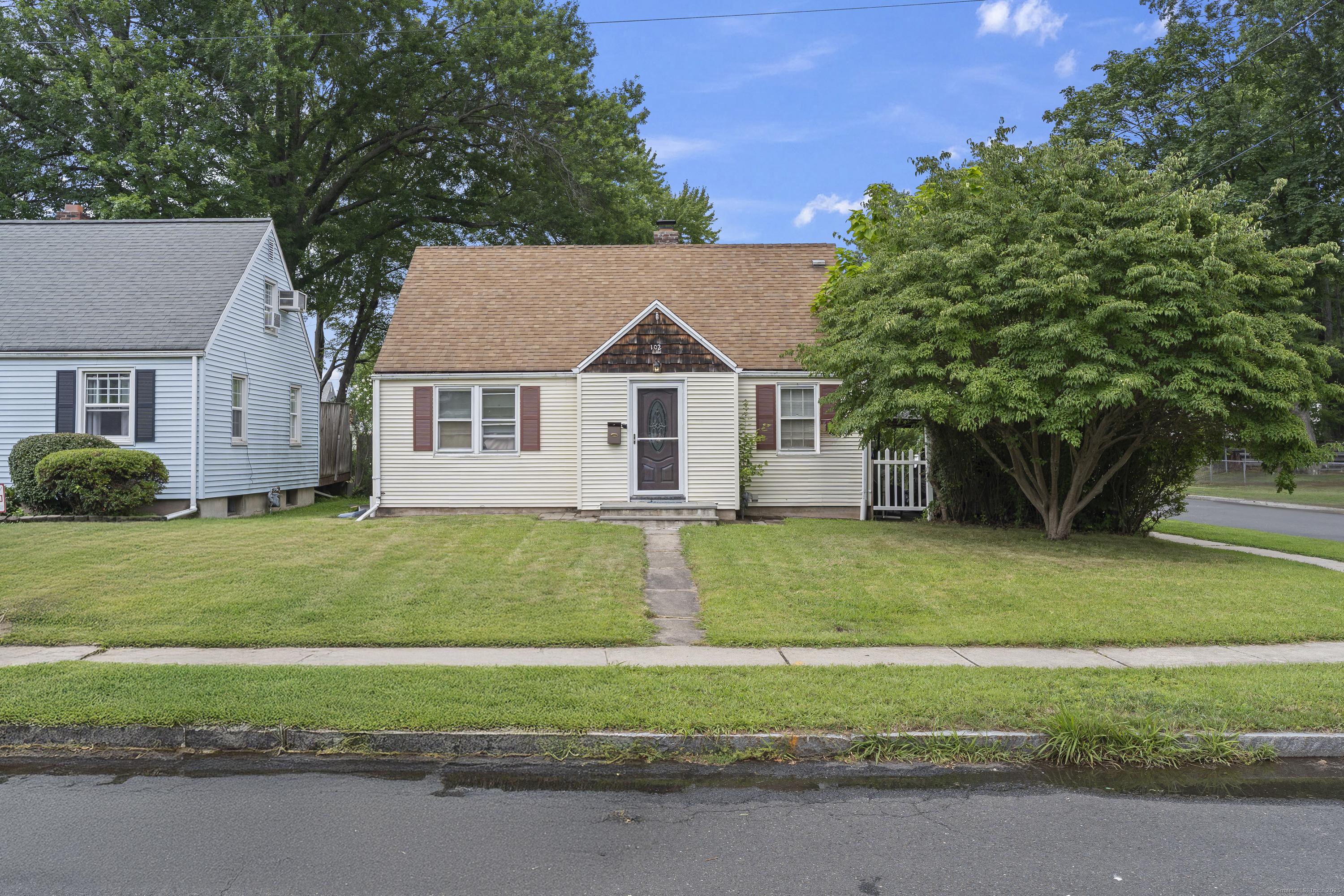 West Hartford, Connecticut 06110, United States, 3 Bedrooms Bedrooms, ,1 BathroomBathrooms,Residential,Active,180035