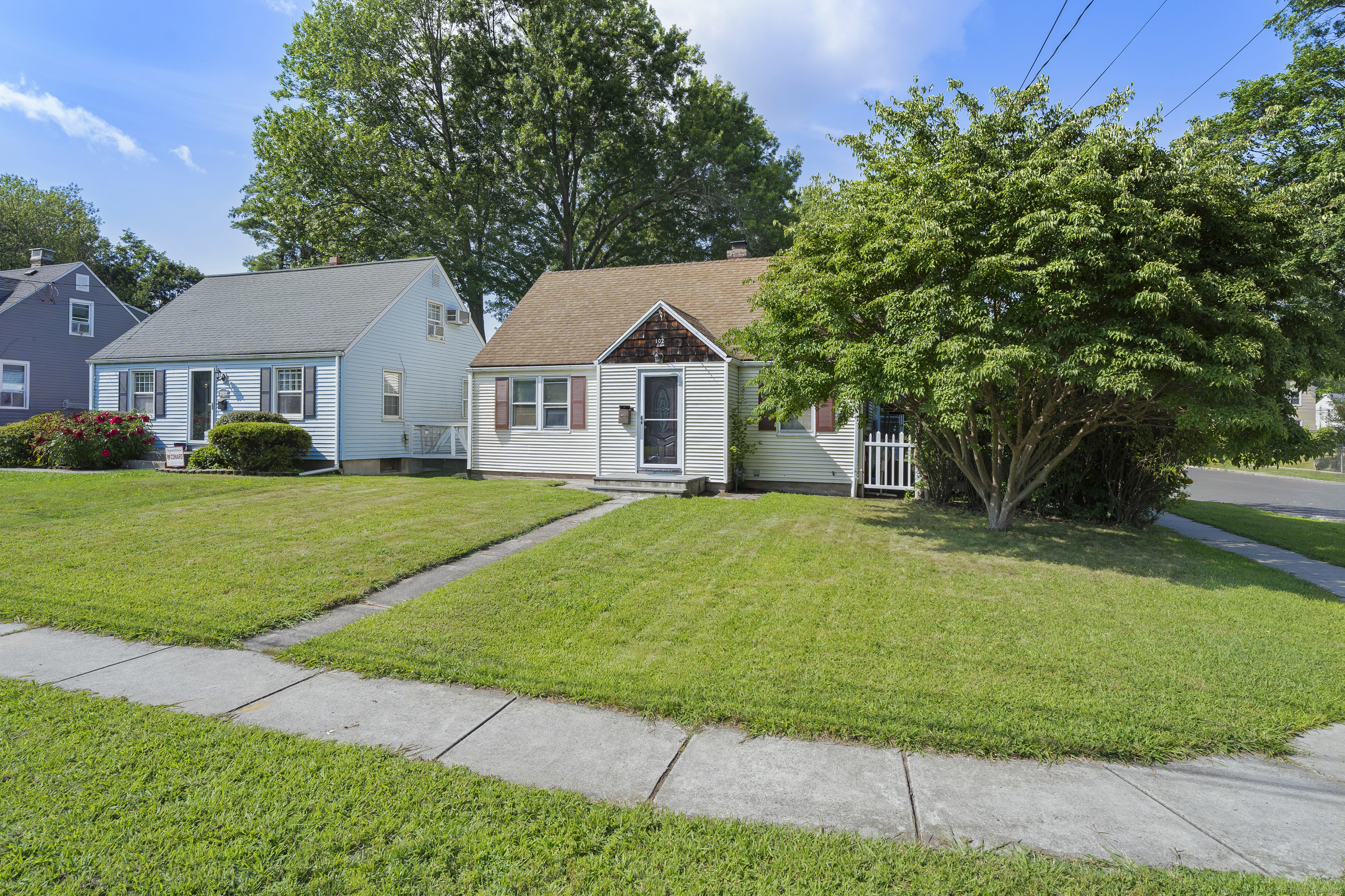 West Hartford, Connecticut 06110, United States, 3 Bedrooms Bedrooms, ,1 BathroomBathrooms,Residential,Active,180035